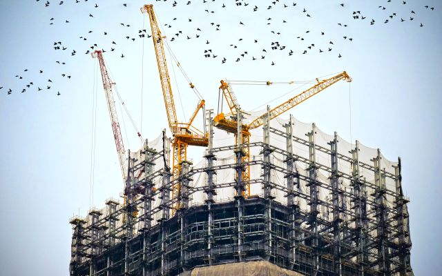 Cranes above a building under construction